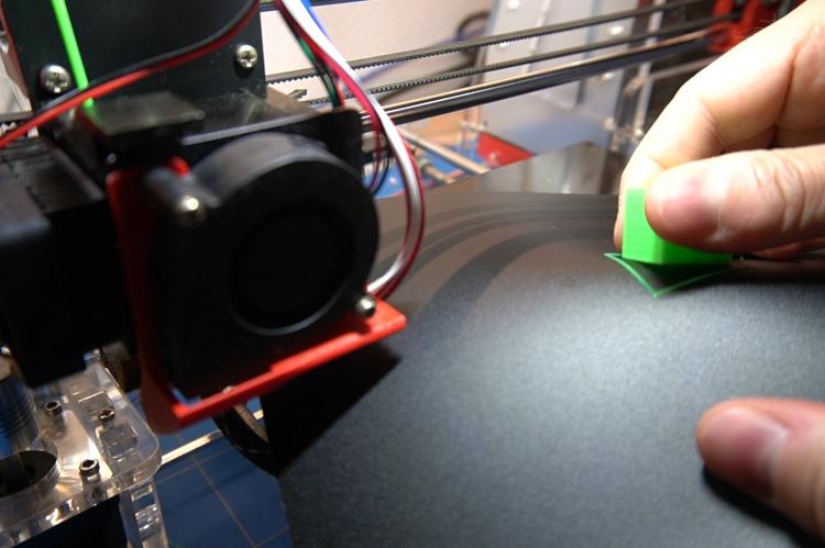 Removing 3D print from magnetic bed
