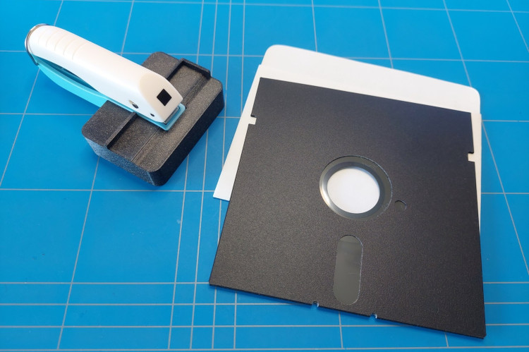 Floppy disk notcher